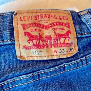 Men’s Levi’s – 512 cut – slightly tapered midweight denim, comfort & stylish